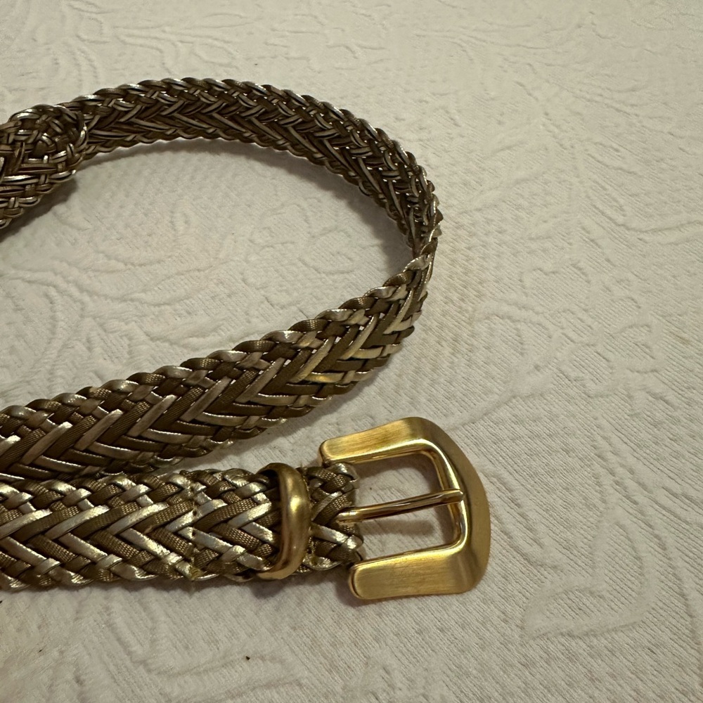 Vintage gold belt. Length 37 inches